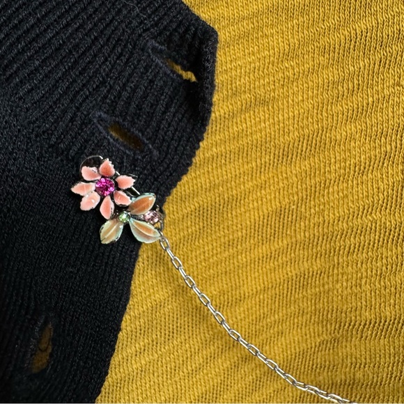 Sweater Shawl Clips Flower Collar Clips with Chain - Picture 5 of 5